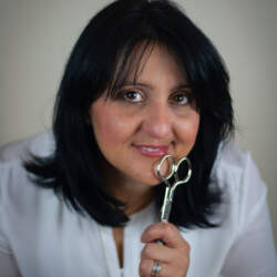 Veronica Camacho Modista Sevilla Retrato Tijeras
