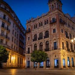 Avenida de la Constitución Sevilla Edificio Movistar Ayuntamiento